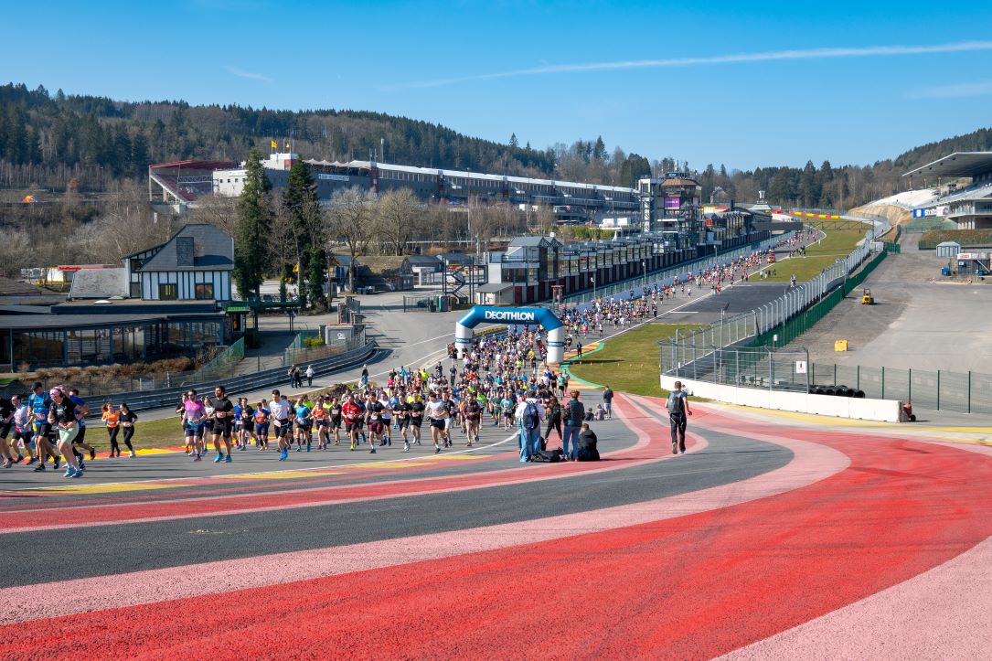 Hardlopers op het circuit van Spa-Francorchamps
